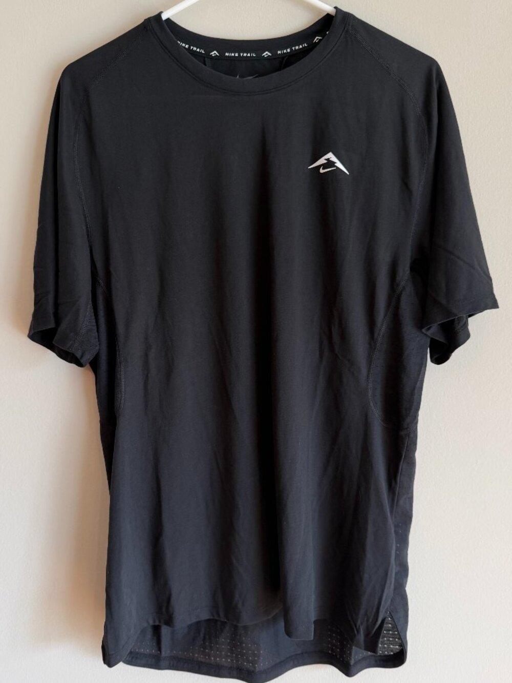 Nike HJ3580-010 Mens Medium Trail Solar Chase Dri-FIT ADV Short Sleeve Top Black